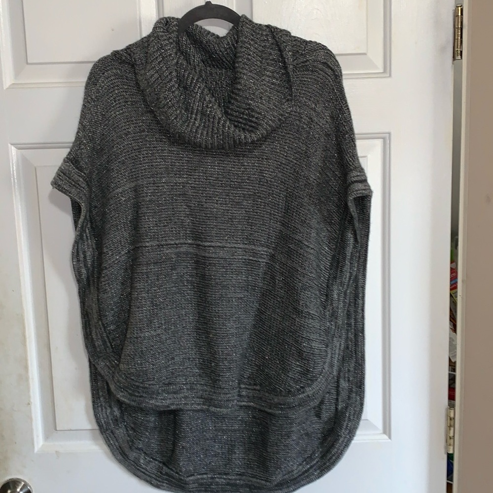 ☃️ DKNY Gray Silver Cowl Neck High Low Poncho Cape XS / S